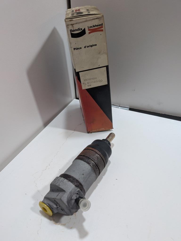 Récepteur embrayage Peugeot 504 505 604 bendix LesAnciennes.com