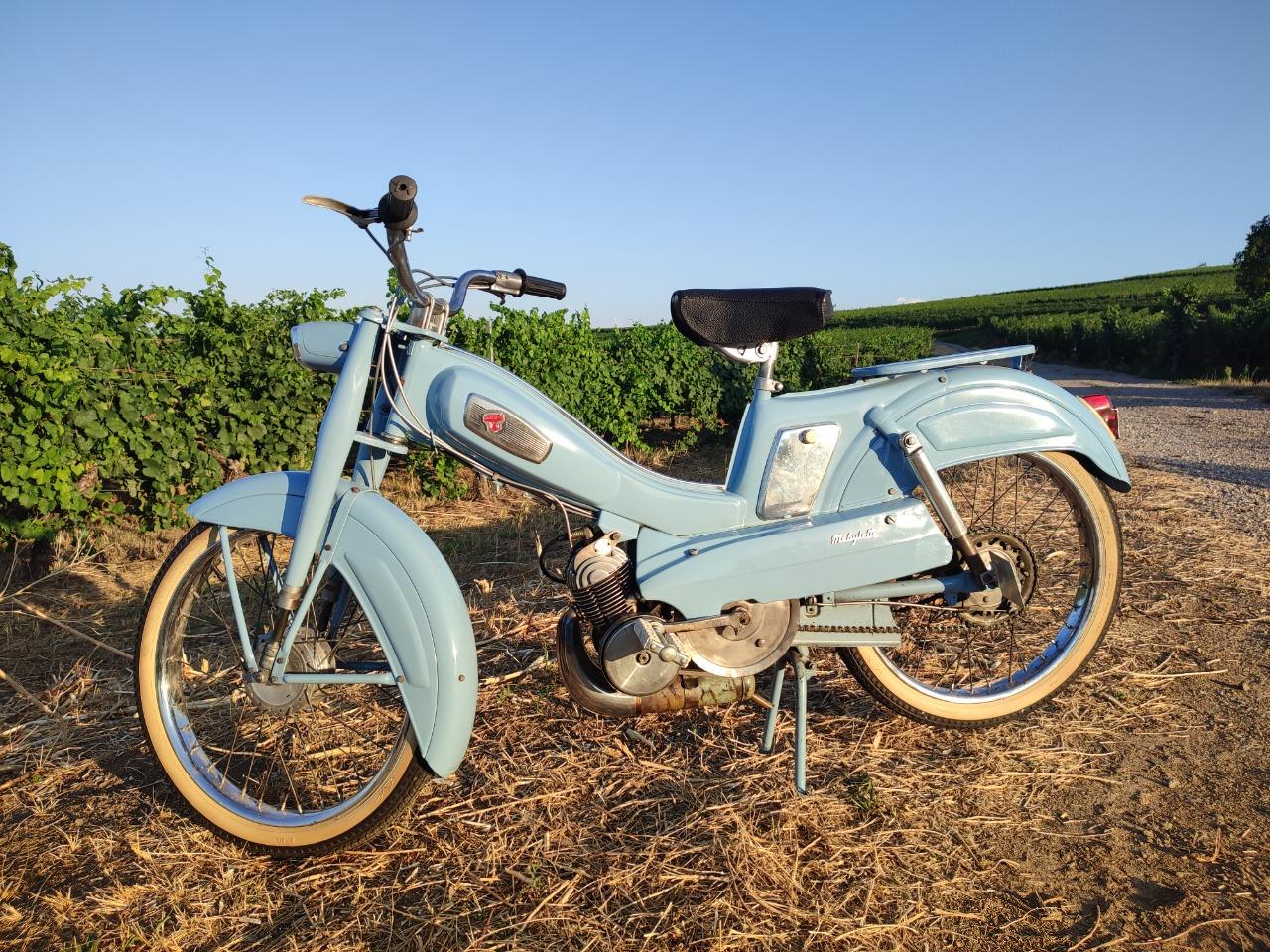 MOTOBECANE AV 65 - 1965 LesAnciennes.com
