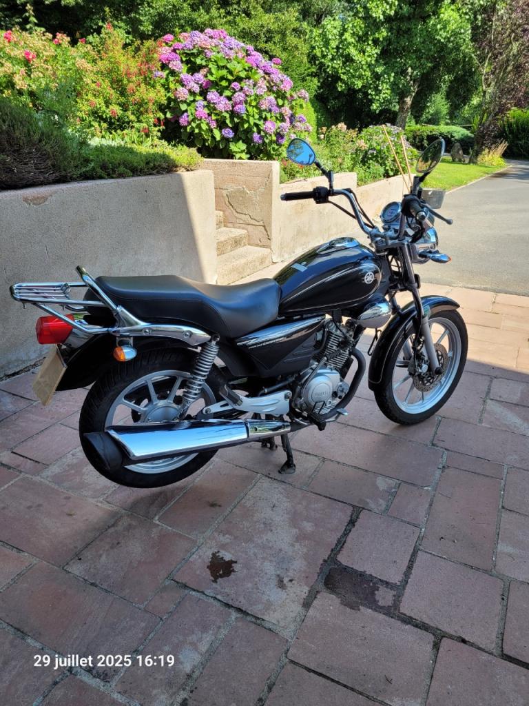 YAMAHA YBR 125 CUSTOM RE071 LesAnciennes.com