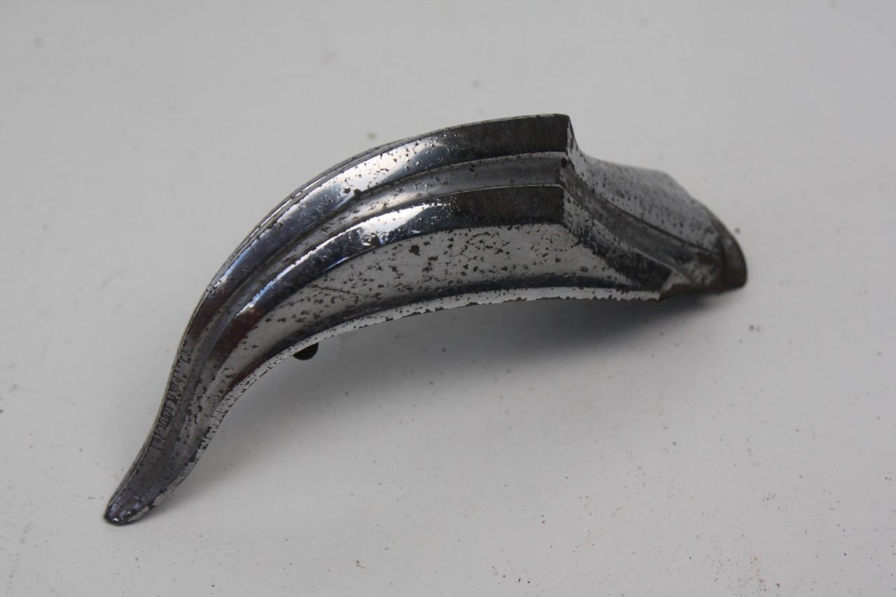 Cimier Sigle Enjoliveur Calandre Citroen Traction LesAnciennes.com