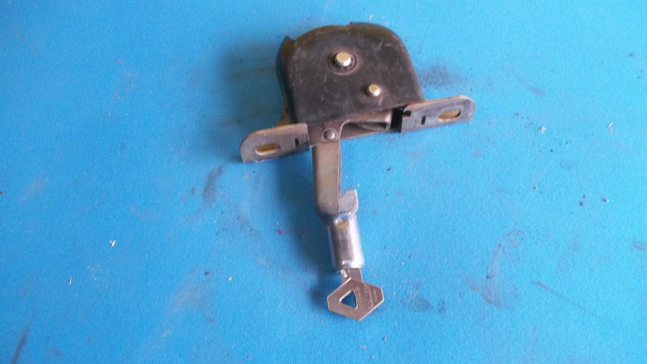 Fermeture hayon RENAULT 16 (R16) divers LesAnciennes.com