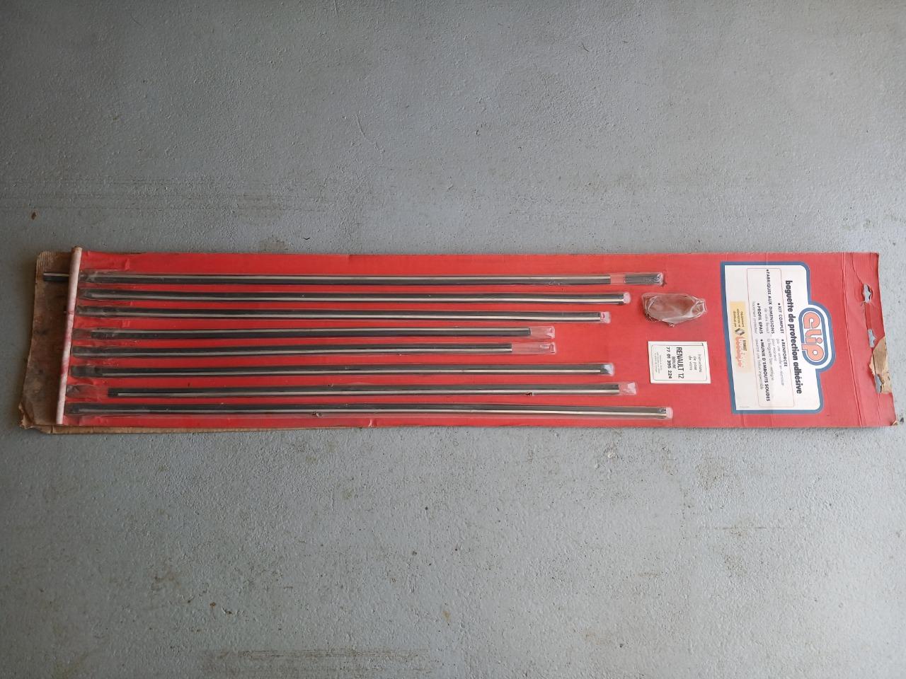 Baguettes accessoires RENAULT 12 (R12) berline LesAnciennes.com