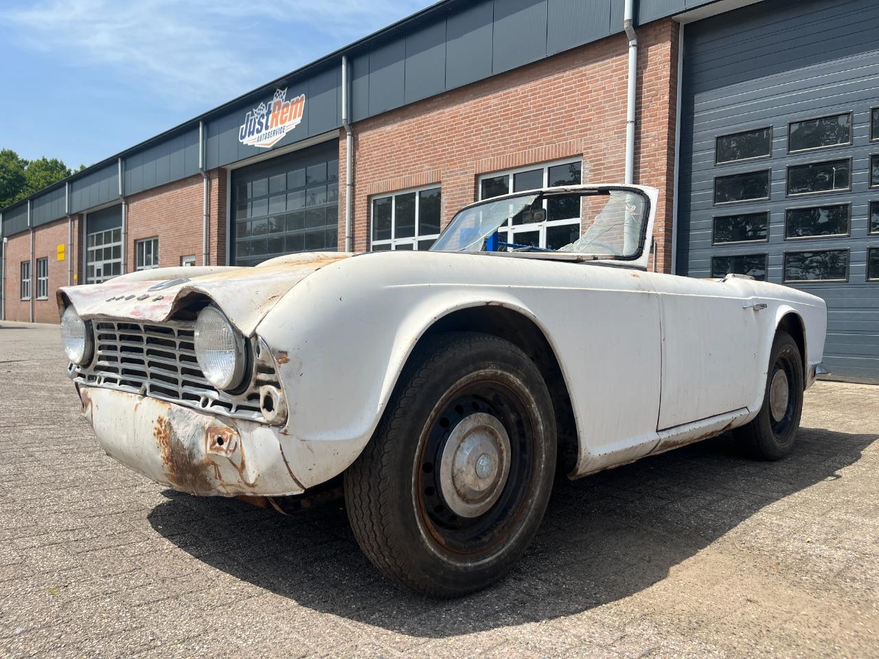 TRIUMPH TR4 Overdrive - 1963 LesAnciennes.com