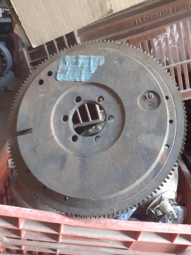 Volant moteur PEUGEOT 404 LesAnciennes.com