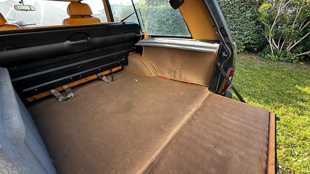 LAND ROVER Range Rover Classic V8 essence - 1984 LesAnciennes.com