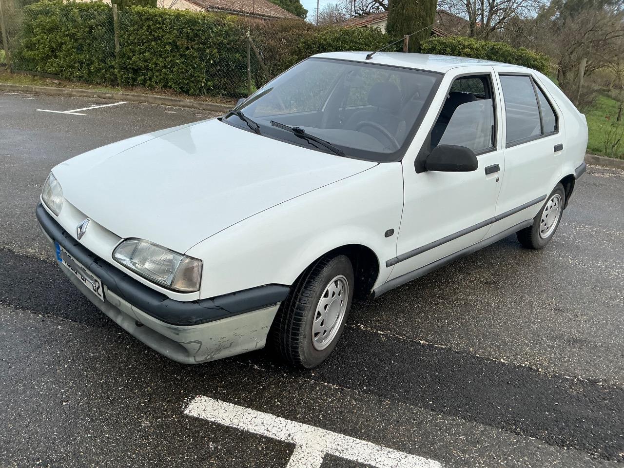 RENAULT 19 (R19) Storia - 1994 LesAnciennes.com