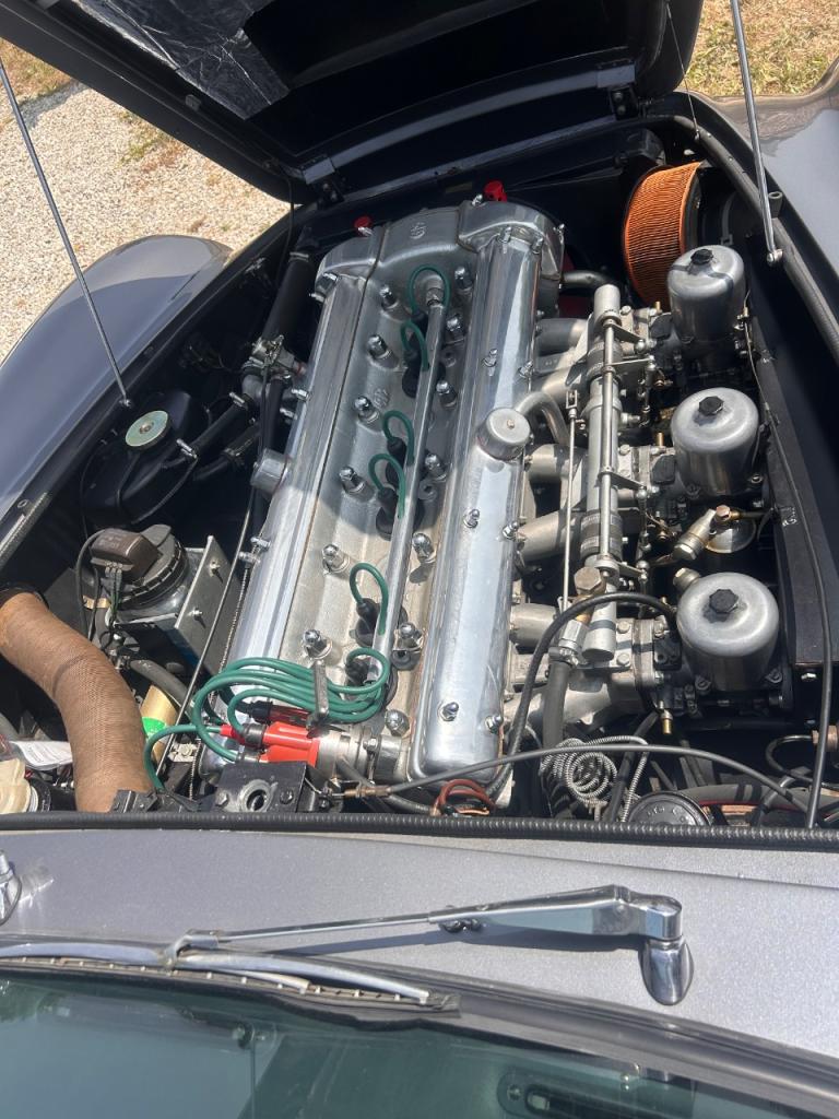 ASTON MARTIN DB6 - 1968 LesAnciennes.com