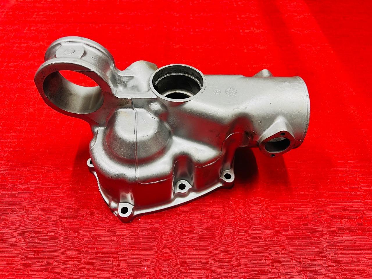 Cloche de boite de vitesse Alfa Romeo Typ 105 LesAnciennes.com