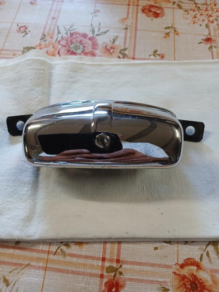 Eclairage de plaque AUSTIN HEALEY 100 BN1 LesAnciennes.com