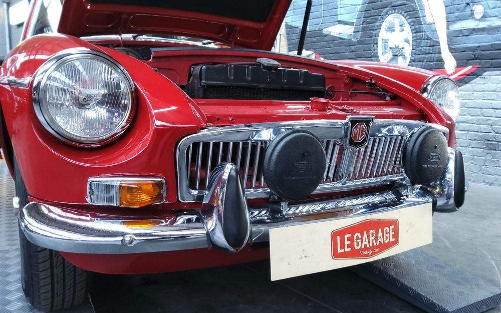 MG MGB COUPE - 1973 LesAnciennes.com