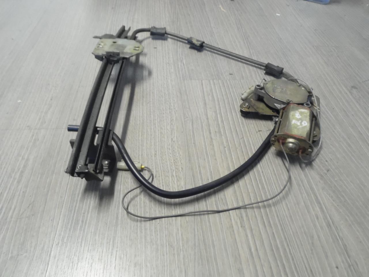 LEVE-VITRE AVANT DROIT 82379538 LANCIA DELTA LesAnciennes.com