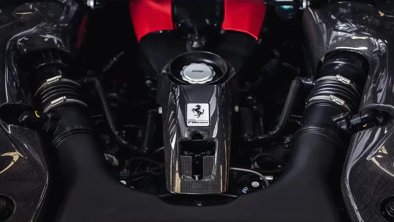 FERRARI F8 Spider V8 - 2022 LesAnciennes.com