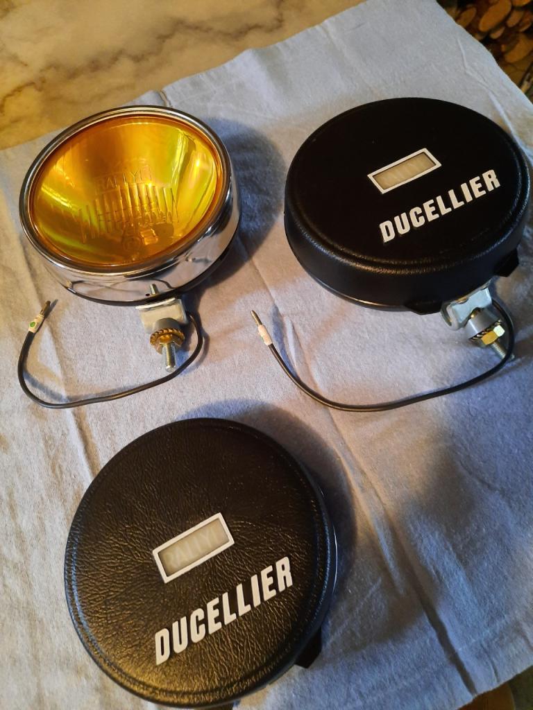 2 feux DUCELLIER neuf LesAnciennes.com