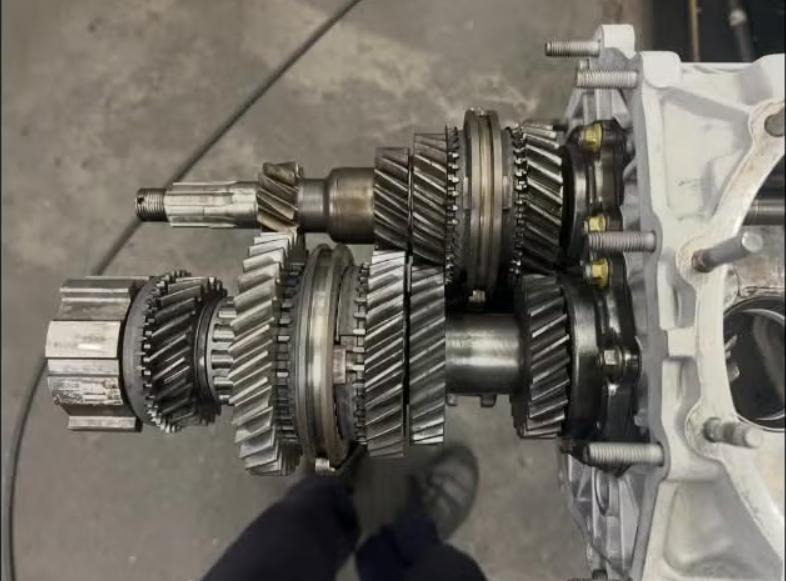 Révision boîte de vitesses PORSCHE 915 LesAnciennes.com