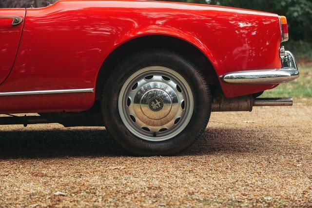 ALFA ROMEO Giulietta Spider Veloce - 1960 LesAnciennes.com