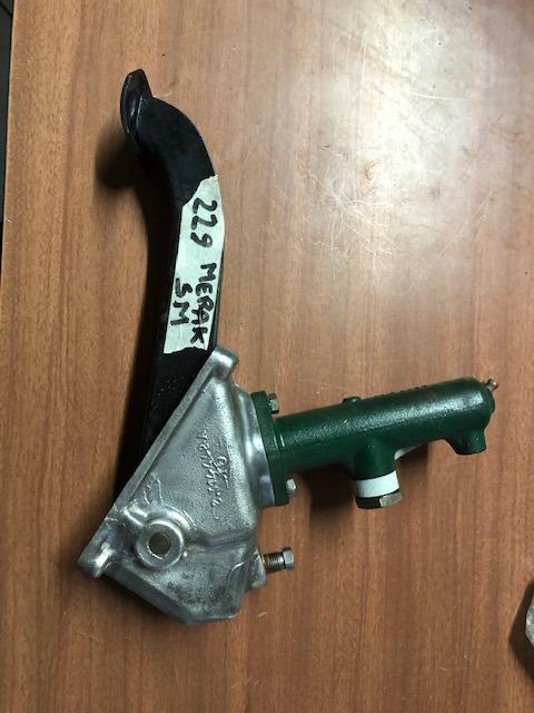 Pompe et pédale d' embrayage Maserati Merak LesAnciennes.com