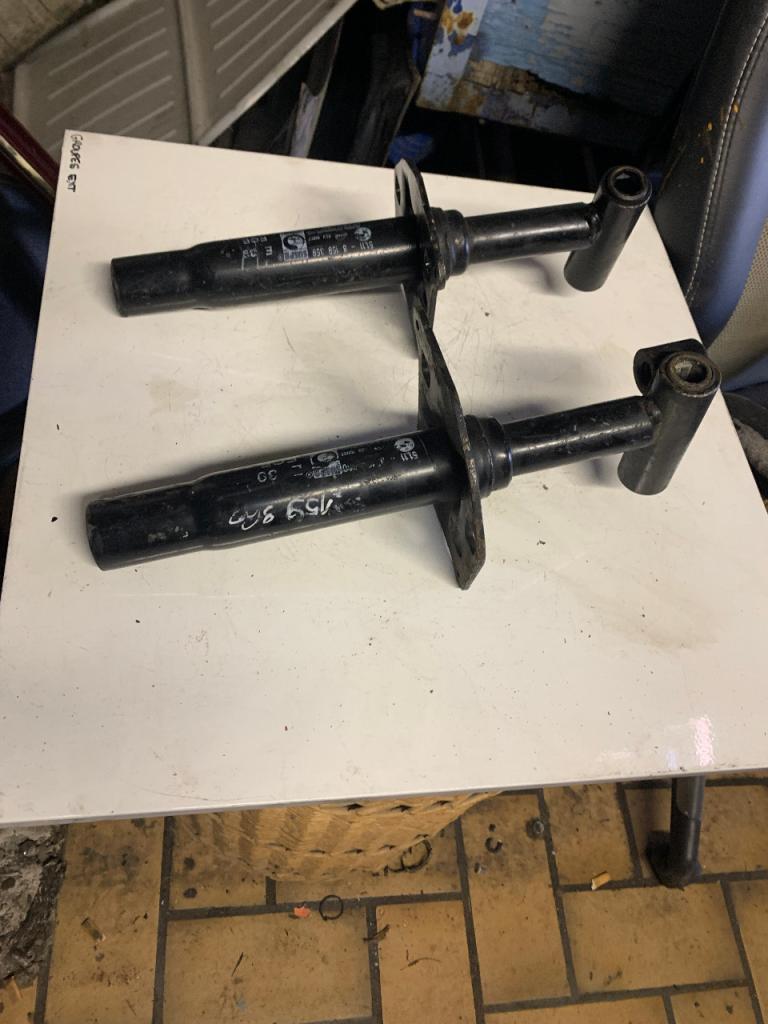 2 butoir pare-choc AV BMW E 39 LesAnciennes.com