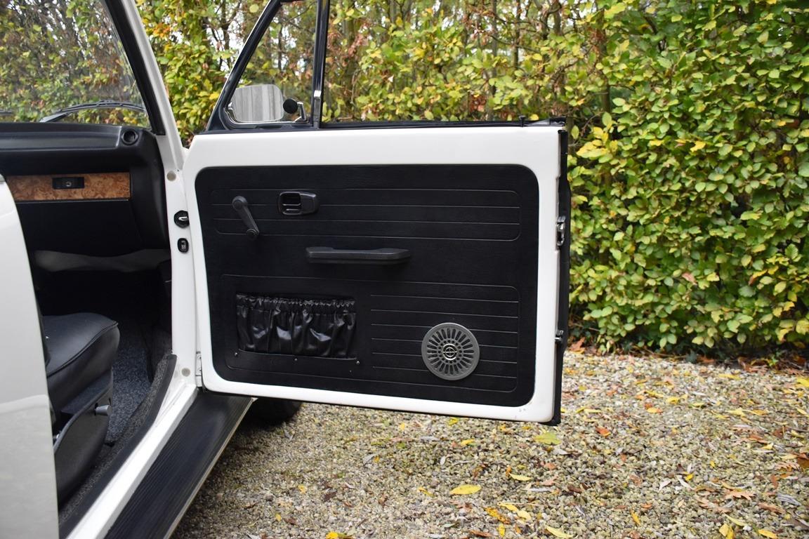 VOLKSWAGEN Coccinelle 1303 Cabriolet - 1979 LesAnciennes.com