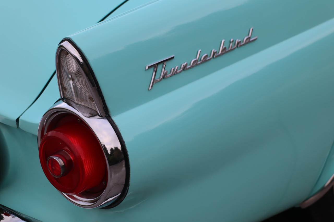FORD Thunderbird - 1955 LesAnciennes.com