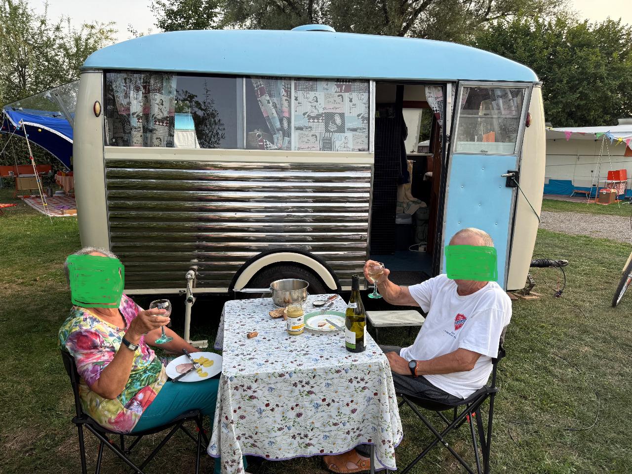 Caravane vintage haut de gamme. LesAnciennes.com