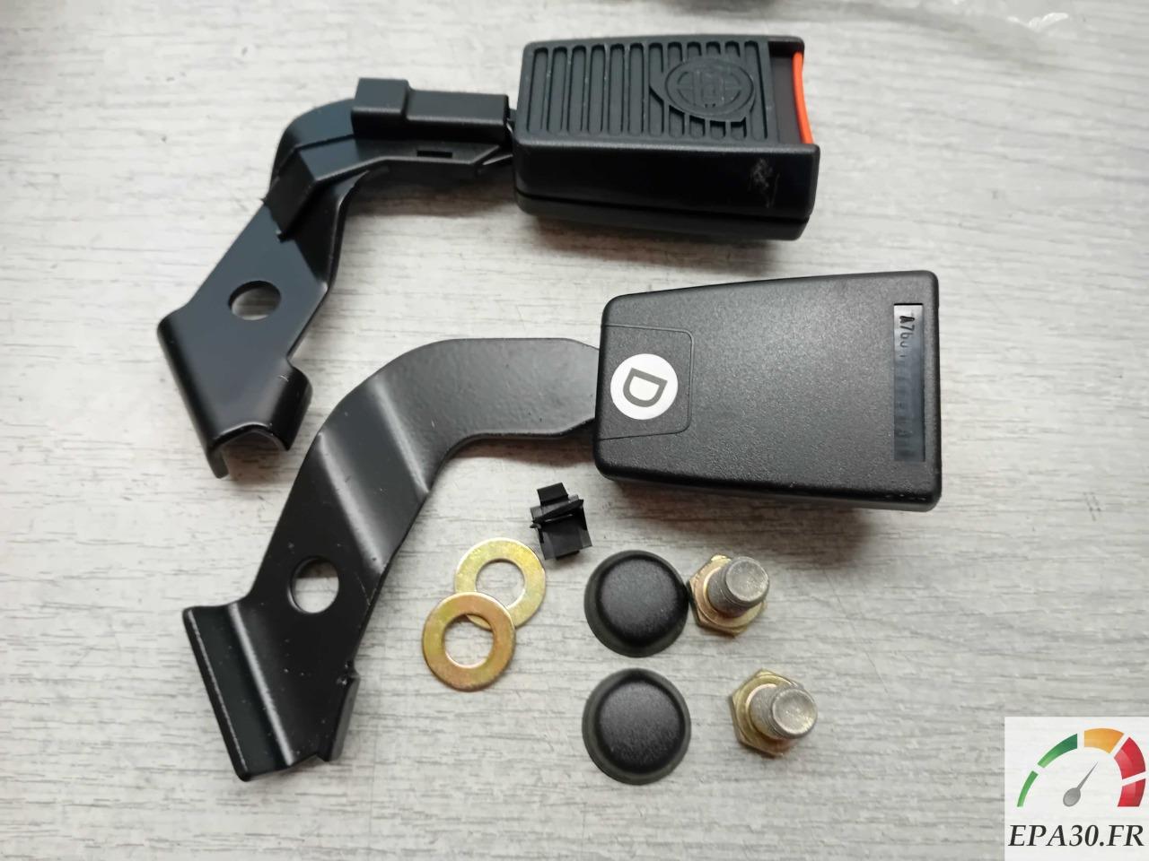 182387880 JEU DE 2 CEINTURES SECURITE LANCIA Y10 LesAnciennes.com