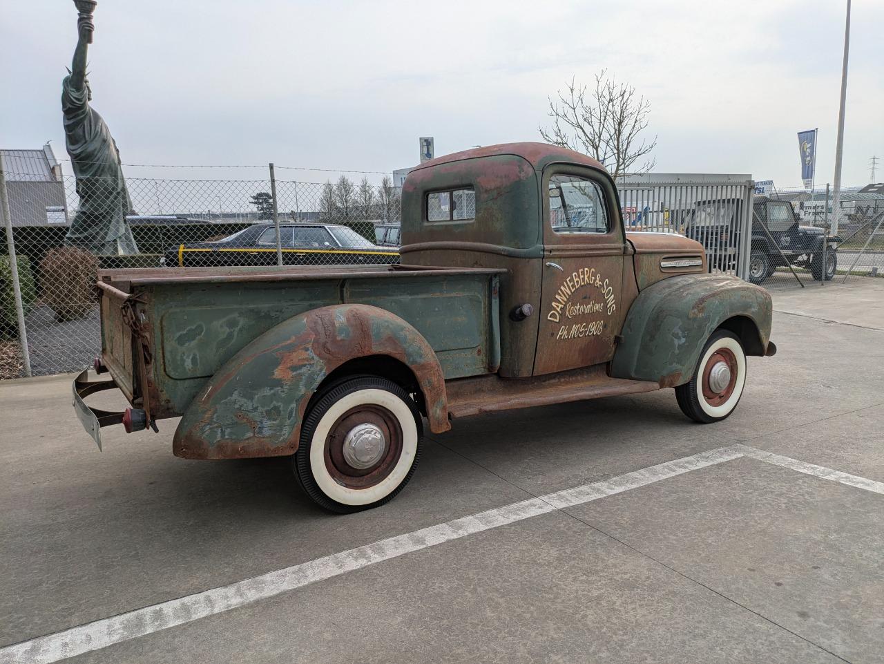 MERCURY 1/2 ton PICKUP TRUCK V8 FLATHEAD - 1946 LesAnciennes.com
