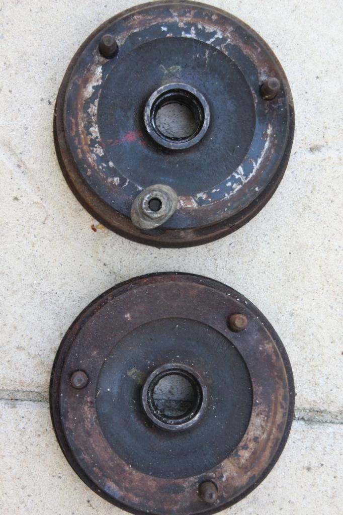 Tambours de frein avant RENAULT 4CV 1960 LesAnciennes.com
