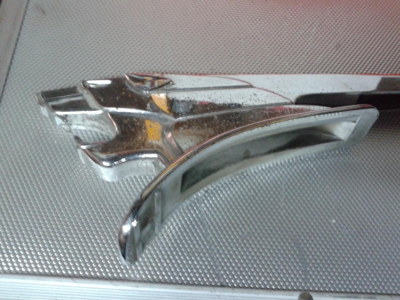 Pièces PEUGEOT 403 MASCOTTE CAPOT AV LesAnciennes.com