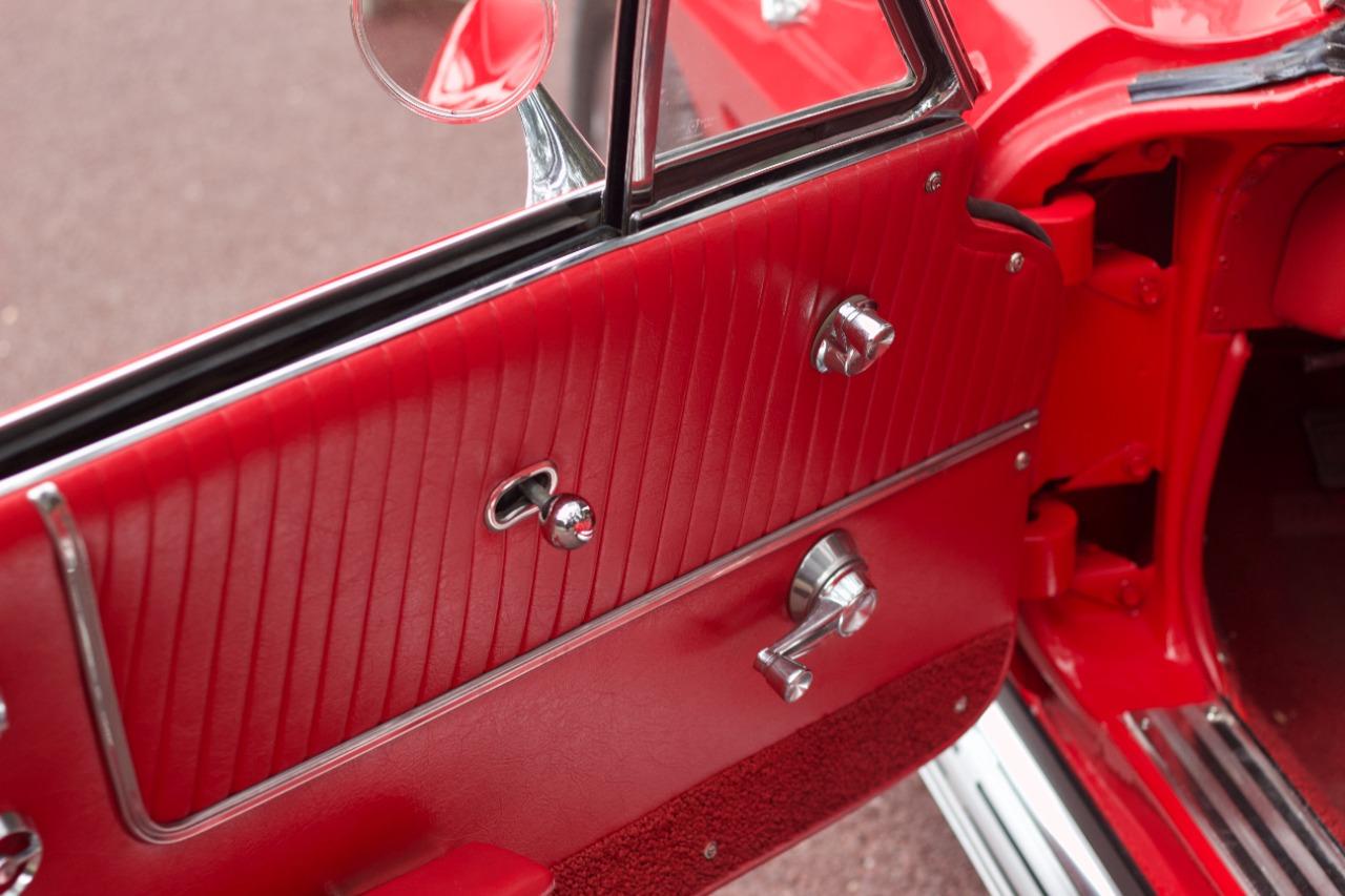 CHEVROLET Corvette C2 CABRIOLET - 1964 LesAnciennes.com