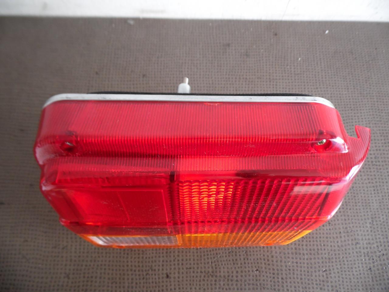 FEU ARRIERE DROIT AUSTIN / MG METRO LesAnciennes.com
