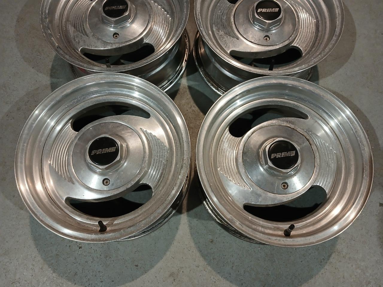 Jantes custom 15 pouces FORD Mustang 1966 LesAnciennes.com