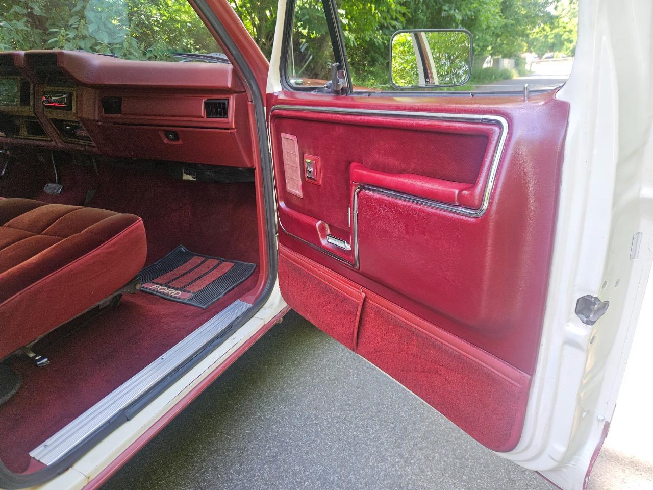 FORD F150 XLT Lariat - 1986 LesAnciennes.com